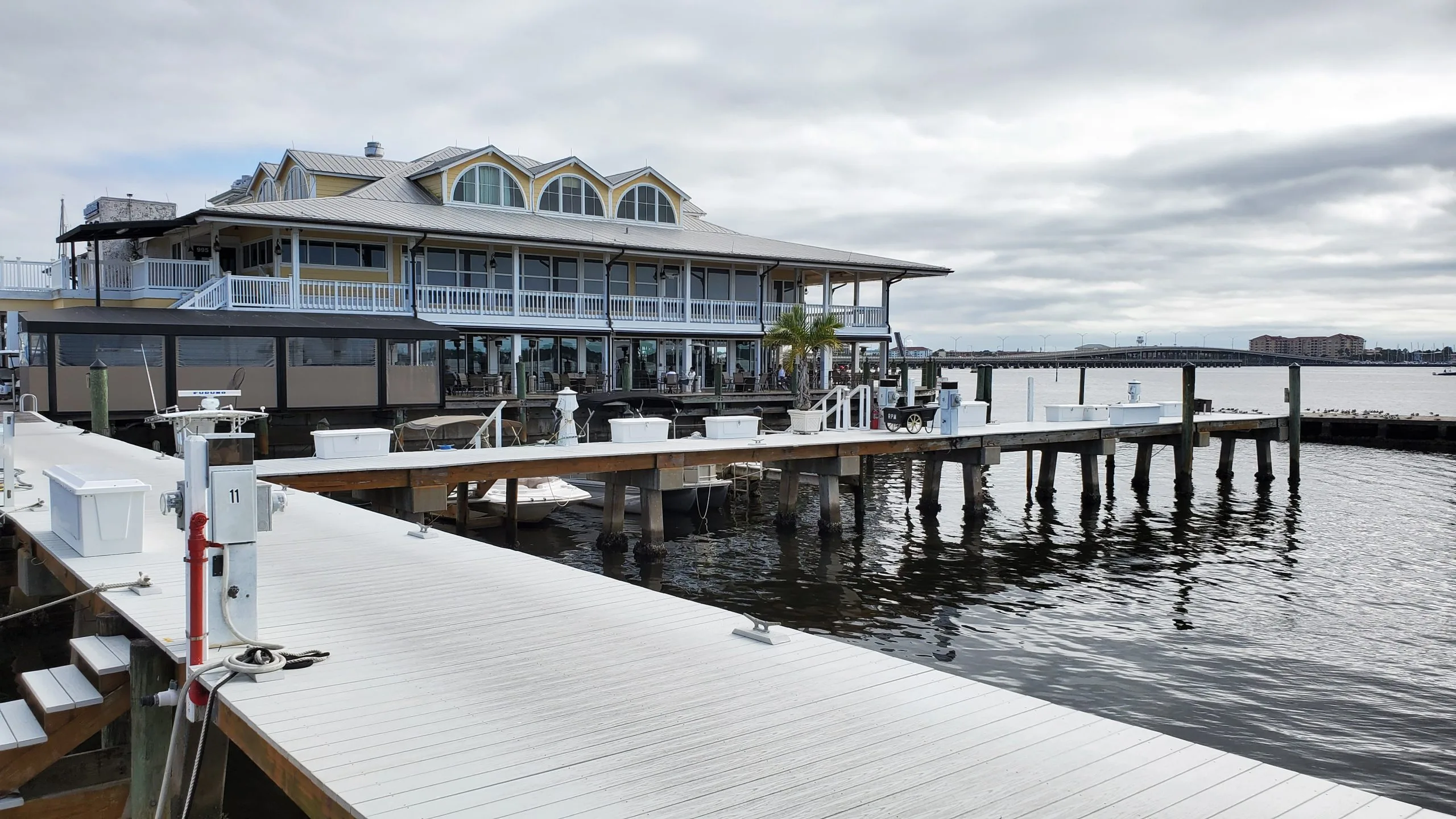 how-to-attract-high-income-guests-to-your-marina-dock-boxes