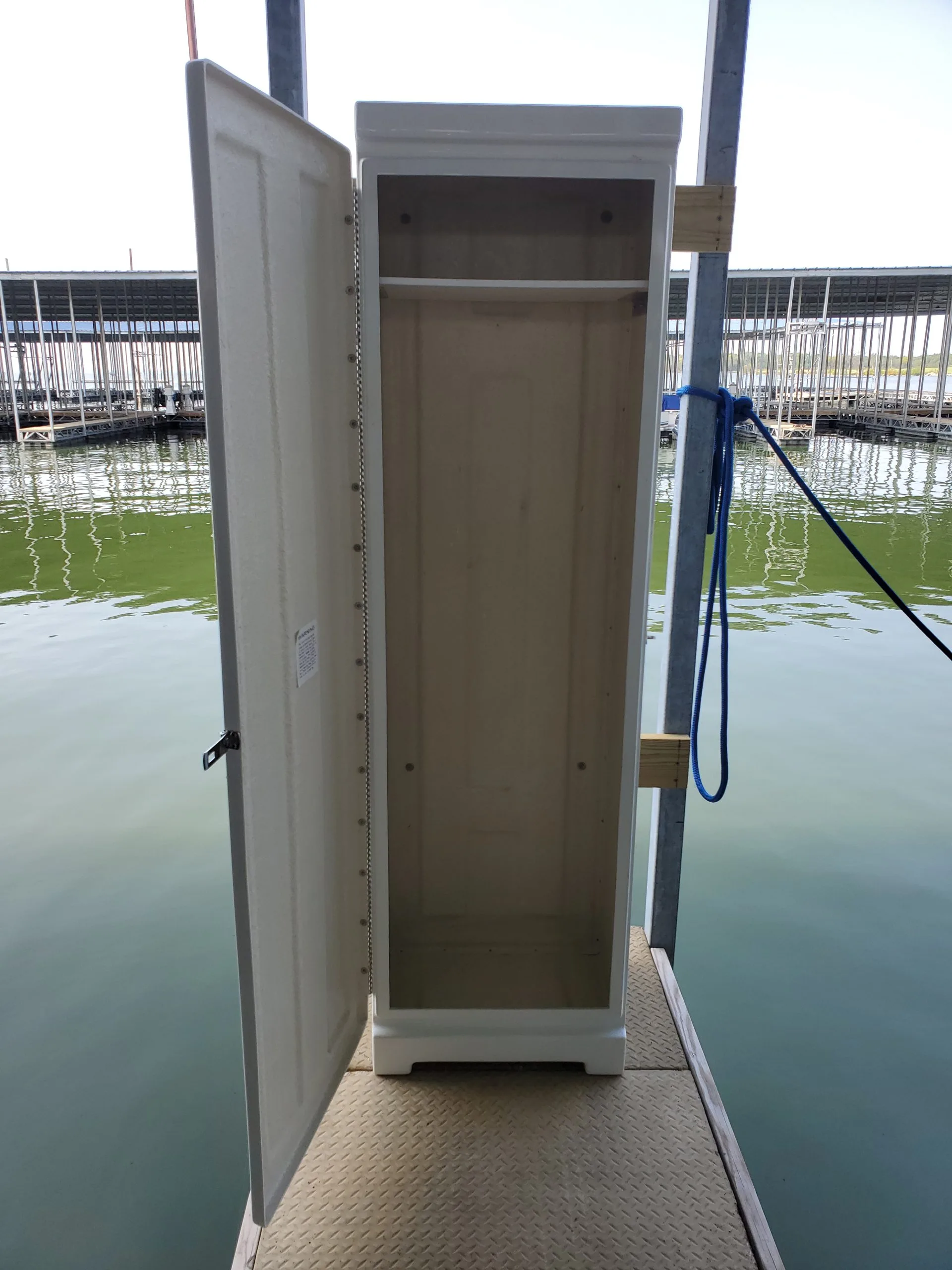 slim-boat-dock-ladders-perfect-for-tight-spaces-dock-boxes